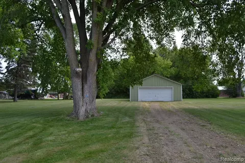 6495 W Court St, Flint, MI 48532