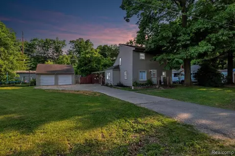 1151 W Williamson Ave, Flint, MI 48507