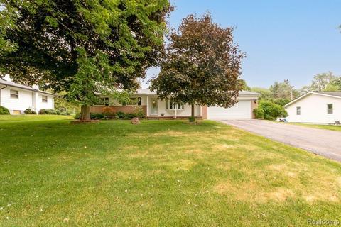 618 W Preda Dr, Waterford, MI 48328