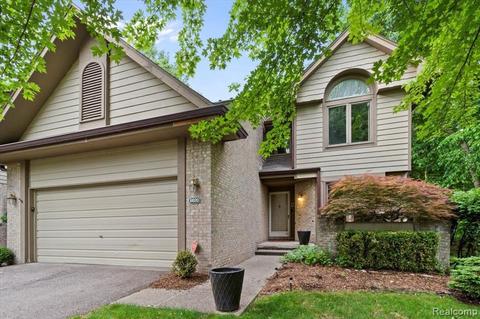 6820 Oyster Cv, West Bloomfield, MI 48323