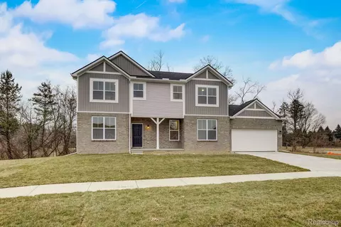 9991 Lace Crt Ct, Green Oak, MI 48116