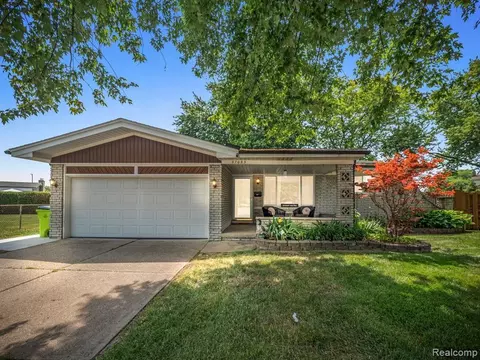 37053 Gary Dr, Sterling Heights, MI 48310