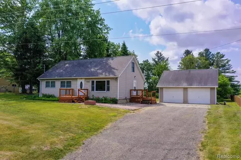 8088 E Carpenter Rd, Davison, MI 48423
