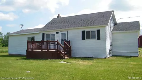 5338 Lake Pleasant Rd, North Branch, MI 48461