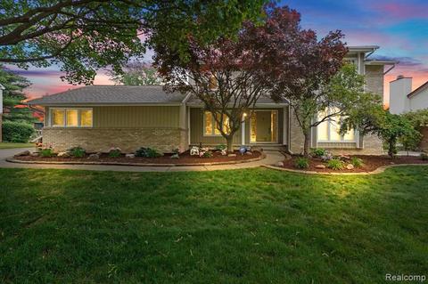 5050 Cardinal Dr, Troy, MI 48098