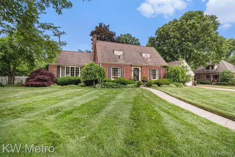 1914 Greenleaf Dr, Royal Oak, MI 48067