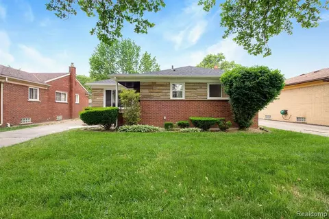 23241 Harding St, Oak Park, MI 48237