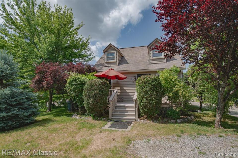 615 Leon Rd, Walled Lake, MI 48390 1 photo MLS 20230047486 Movoto
