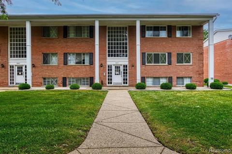 8211 Denwood Dr #I6, Sterling Heights, MI 48312