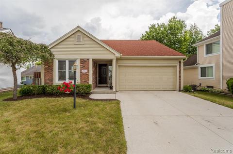 1592 Stonecrest Dr, Rochester Hills, MI 48307