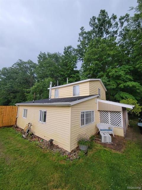 4375 Kimmons Dr, Dryden, MI 48428