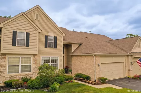 1345 Hollins Hall Lane St S, Troy, MI 48085