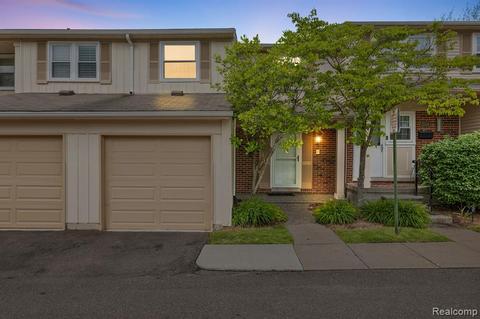 1508 Brentwood Dr #339, Troy, MI 48098