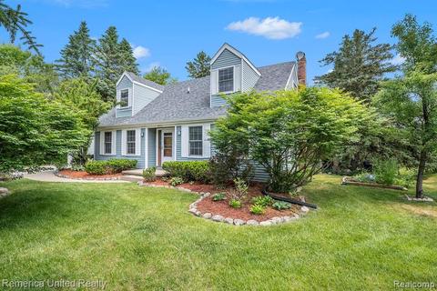 6511 Grand Circle Dr, Brighton, MI 48116