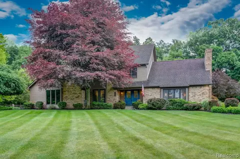 11166 Cherrylawn Dr, Brighton, MI 48114