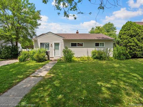 29818 James St, Garden City, MI 48135