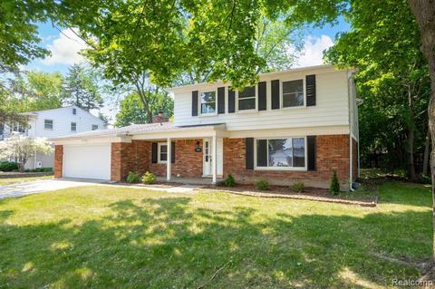 3655 Lorena Dr, Waterford, MI 48329