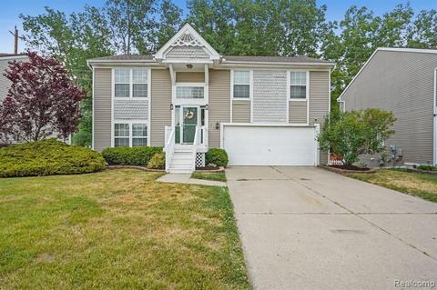 303 Victorian Ln, Belleville, MI 48111