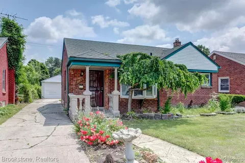 9932 Heyden St, Detroit, MI 48228