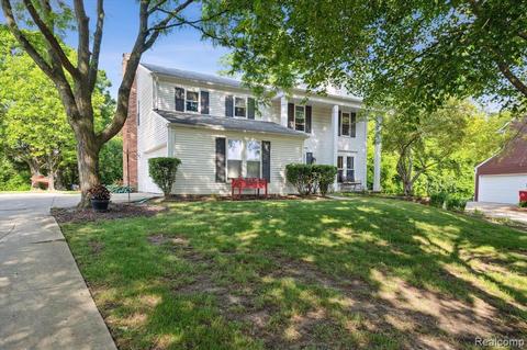 5525 Brompton Ct, West Bloomfield, MI 48322