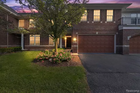 4325 Gateway Cir, West Bloomfield, MI 48322