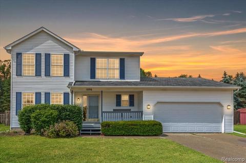 1696 Harvard Ct, Oxford, MI 48371