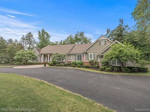 5890 Snowshoe Cir, Bloomfield Hills, MI 48301