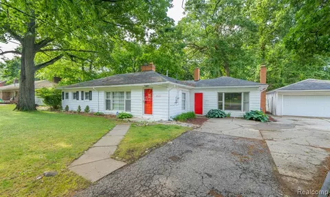 20227 Woodburn Dr, Southfield, MI 48075