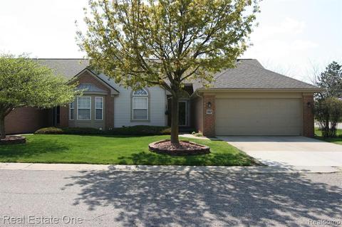 197 Shore Brook Ln, Commerce Twp, MI 48390