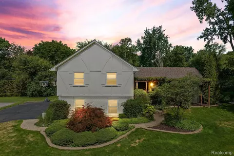 6980 Sandalwood Dr, Bloomfield Township, MI 48301