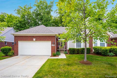30141 Brightwood Dr #46, Novi, MI 48377