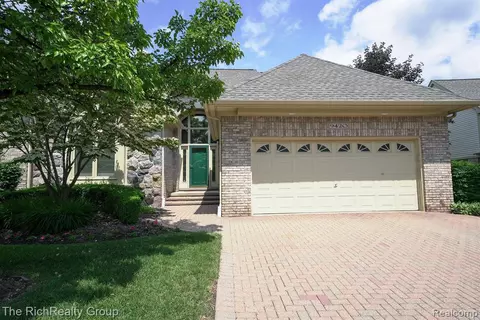 9420 Arbor Ct, Plymouth, MI 48170