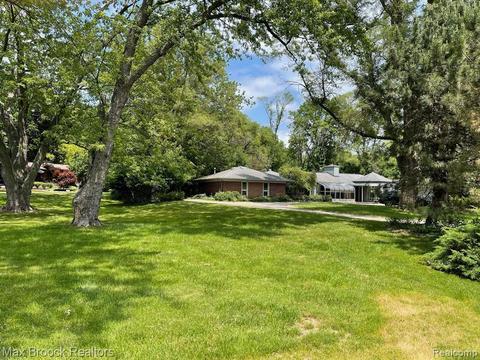 7145 Parkhurst Dr, Bloomfield Hills, MI 48301