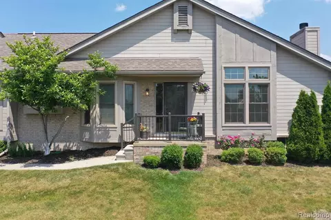 2356 Westmont Cir, Sterling Heights, MI 48310