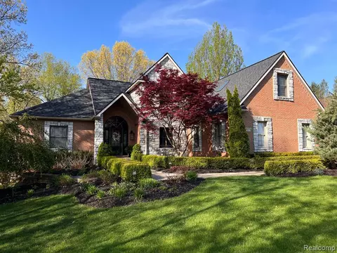 3579 Lakewood Shores Dr, Howell, MI 48843