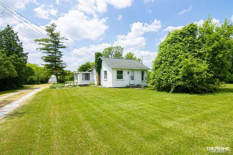 1071 Nichols Rd, Flushing, MI 48433