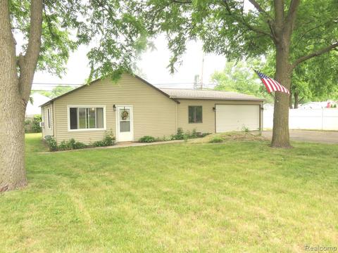 2762 Emmons Ave, Rochester Hills, MI 48307