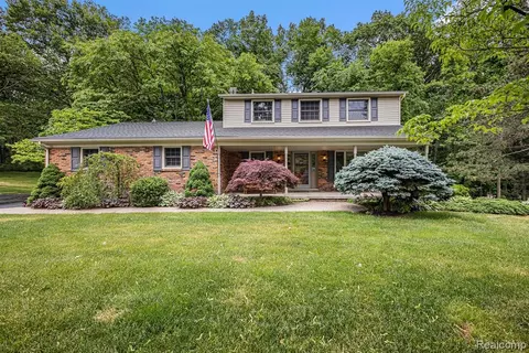 3880 Hunt Club Ct, Shelby Township, MI 48316