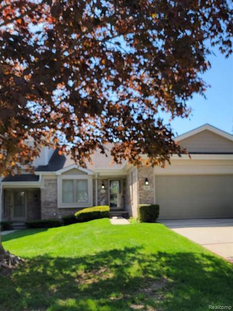645 Summit Ridge Dr, Milford, MI 48381