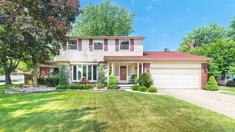 2180 Gorno Ct, Trenton, MI 48183