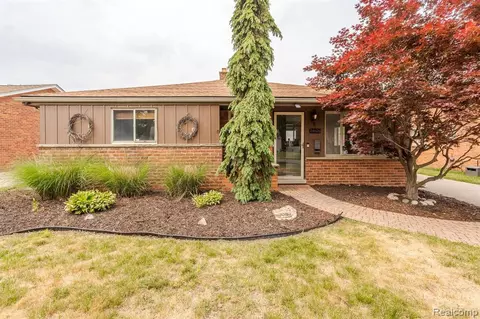 24626 Pennie St, Dearborn Heights, MI 48125