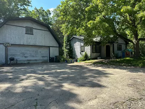 4089 Mill Lake Rd, Lake Orion, MI 48360
