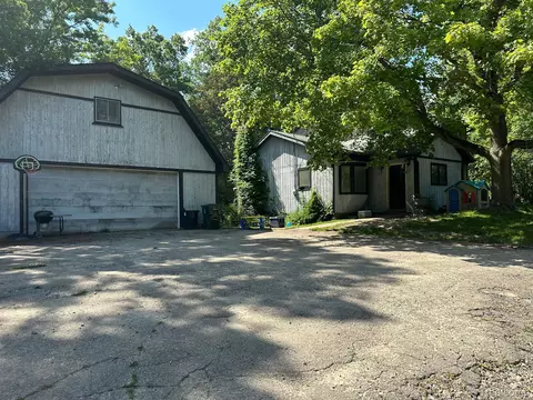 4089 Mill Lake Rd, Orion, MI 48360