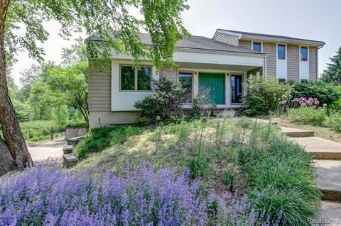 3422 Autumn Ln, Ann Arbor, MI 48105