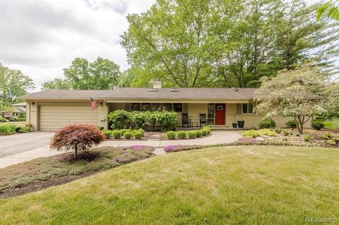 3111 E Bradford Dr, Bloomfield Hills, MI 48301