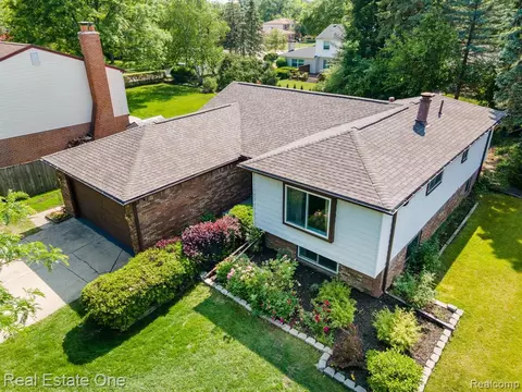 4435 Reilly Dr, Troy, MI 48085