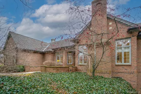 4091 Cranbrook Crt Ct, Bloomfield Hills, MI 48301