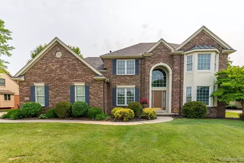 15200 Woodpine Dr, Monroe, MI 48161