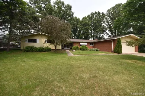 25394 Lynford St, Farmington Hills, MI 48336
