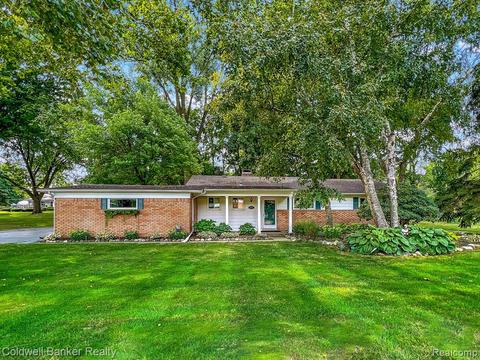 1198 Winchcombe Dr, Bloomfield Hills, MI 48304